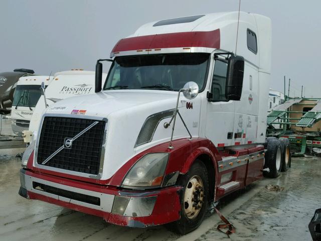 4V4NC9TG55N372006 - 2005 VOLVO VN VNL WHITE photo 2