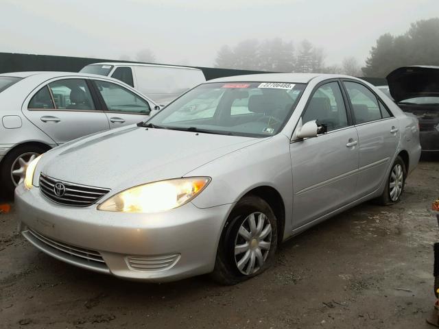 4T1BE30K35U101820 - 2005 TOYOTA CAMRY LE SILVER photo 2