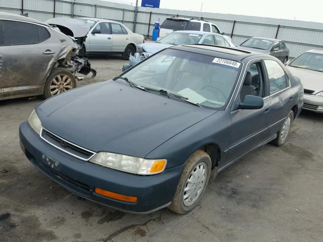 1HGCD5663VA090502 - 1997 HONDA ACCORD EX GREEN photo 2