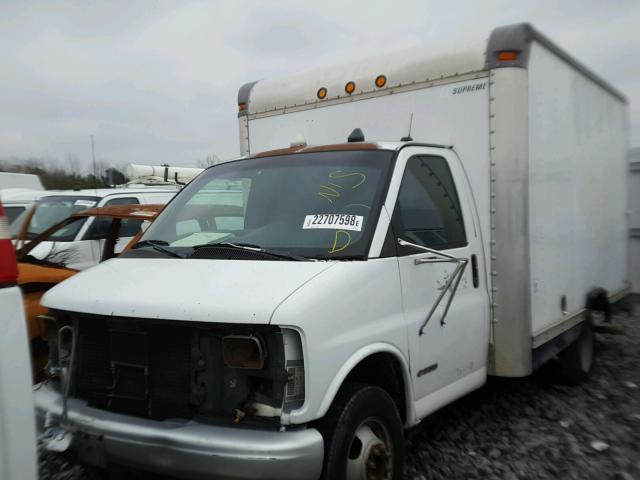 1GBHG31R2W1083354 - 1998 CHEVROLET EXPRESS G3 WHITE photo 2