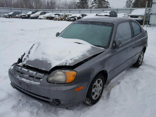 KMHCG35C04U292580 - 2004 HYUNDAI ACCENT GL GRAY photo 2