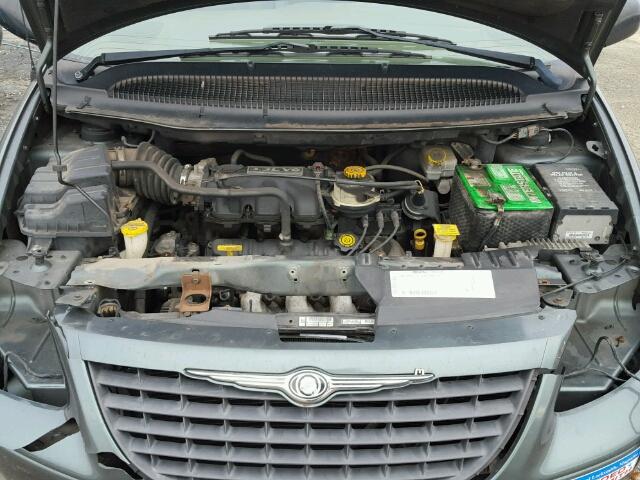 1C4GJ45362B742450 - 2002 CHRYSLER VOYAGER LX SILVER photo 7