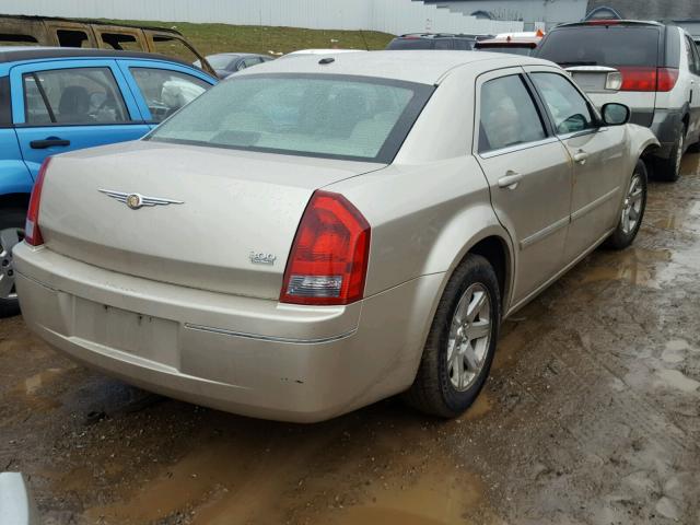 2C3KA53G87H605616 - 2007 CHRYSLER 300 TOURIN TAN photo 4