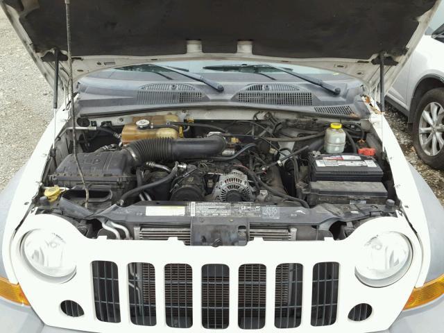 1J4GL48K25W545523 - 2005 JEEP LIBERTY SP WHITE photo 7