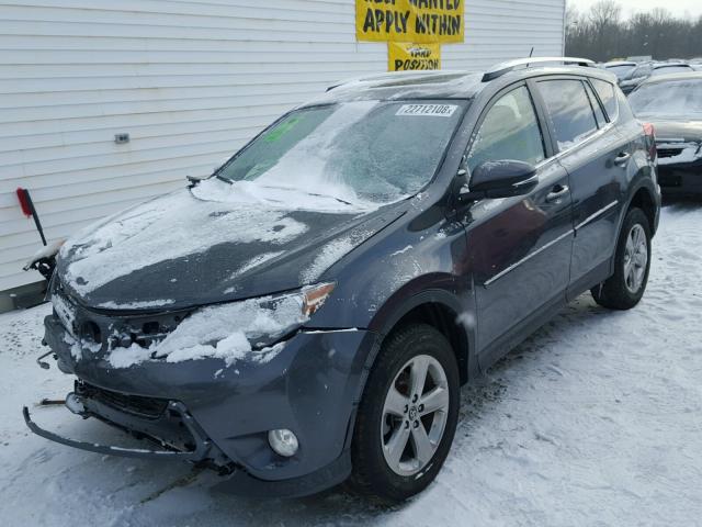 JTMRFREV2FD138607 - 2015 TOYOTA RAV4 XLE GRAY photo 2