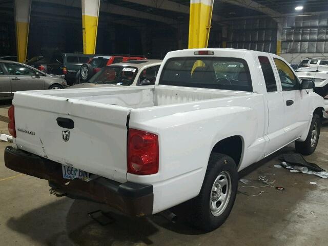 1D7HE22KX6S701629 - 2006 DODGE DAKOTA ST WHITE photo 4