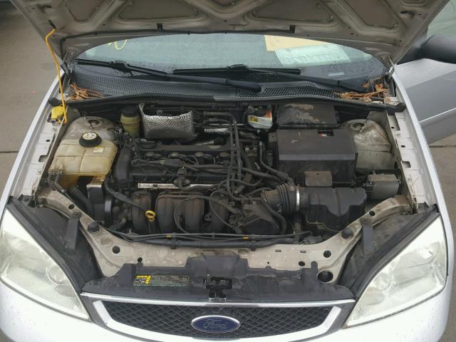 3FAFP37N85R135068 - 2005 FORD FOCUS ZX5 GRAY photo 7