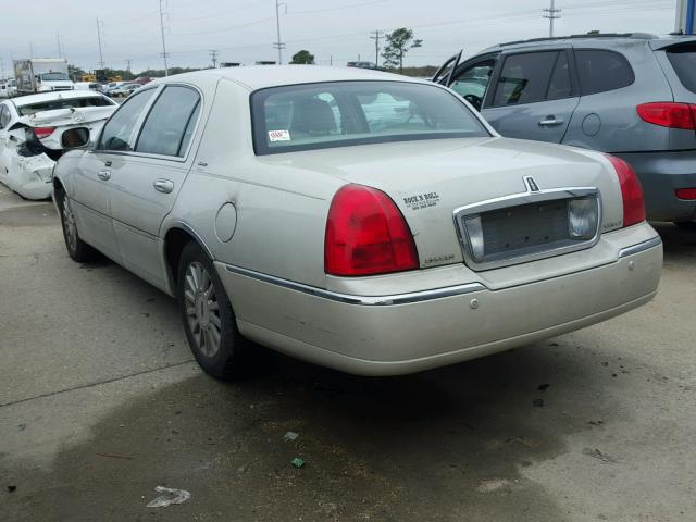 1LNHM83W34Y678640 - 2004 LINCOLN TOWN CAR U BEIGE photo 3