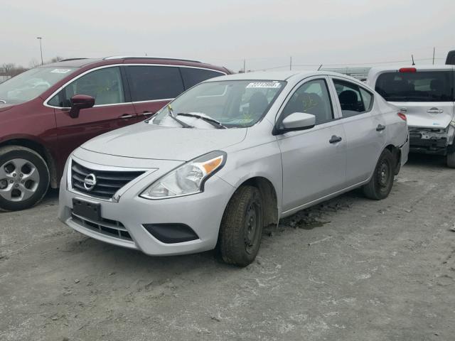 3N1CN7AP7HL846162 - 2017 NISSAN VERSA S SILVER photo 2