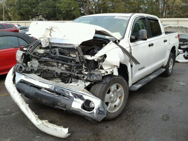 5TFEY5F19BX115573 - 2011 TOYOTA TUNDRA CRE WHITE photo 2