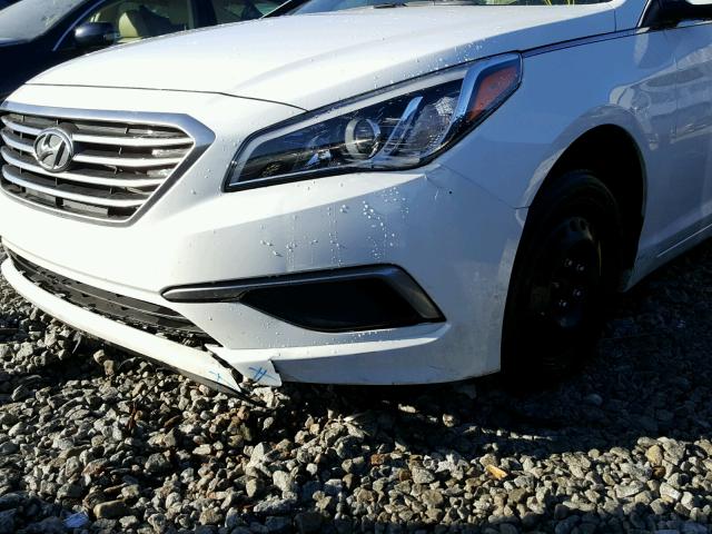 5NPE24AF1HH507059 - 2017 HYUNDAI SONATA SE WHITE photo 9