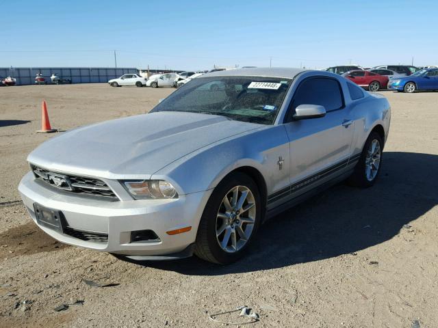 1ZVBP8AN7A5144644 - 2010 FORD MUSTANG GRAY photo 2