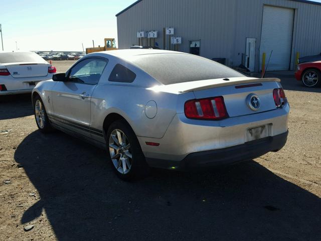 1ZVBP8AN7A5144644 - 2010 FORD MUSTANG GRAY photo 3