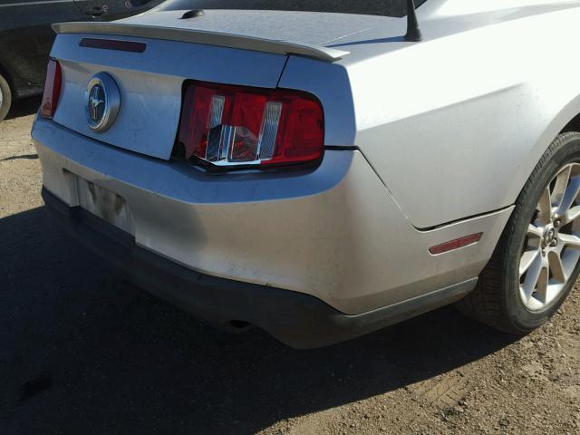 1ZVBP8AN7A5144644 - 2010 FORD MUSTANG GRAY photo 9
