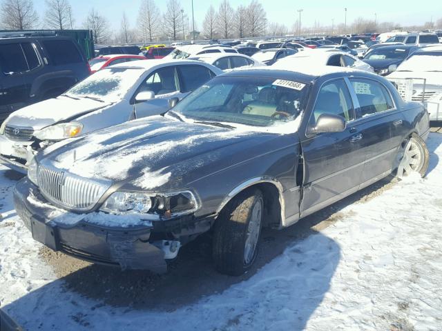 1LNHM83W94Y664354 - 2004 LINCOLN TOWN CAR U BROWN photo 2