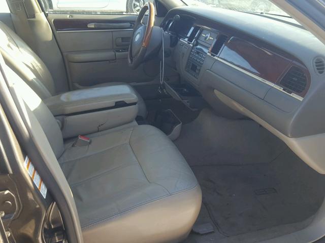 1LNHM83W94Y664354 - 2004 LINCOLN TOWN CAR U BROWN photo 5