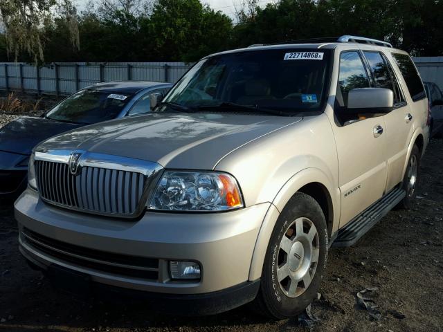 5LMFU28556LJ13792 - 2006 LINCOLN NAVIGATOR GOLD photo 2