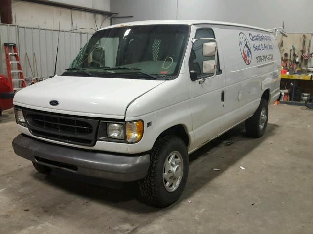 1FTSS34L82HB25258 - 2002 FORD ECONOLINE WHITE photo 2