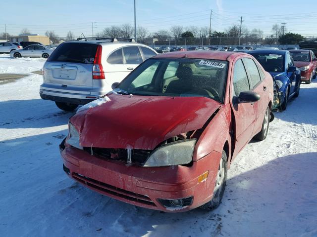 1FAFP34NX5W166226 - 2005 FORD FOCUS ZX4 RED photo 2