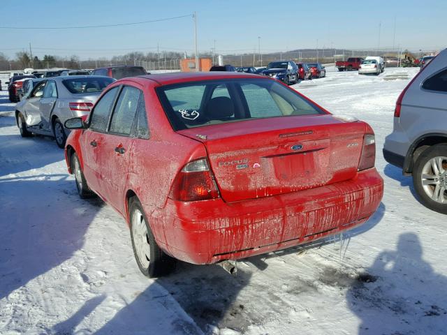 1FAFP34NX5W166226 - 2005 FORD FOCUS ZX4 RED photo 3