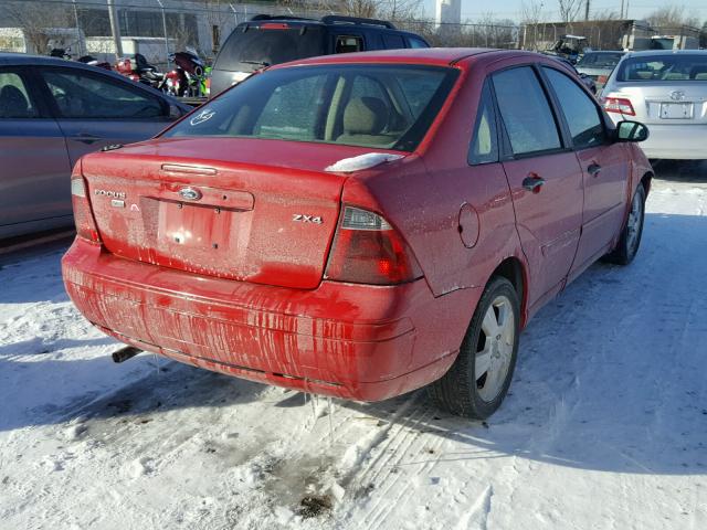 1FAFP34NX5W166226 - 2005 FORD FOCUS ZX4 RED photo 4