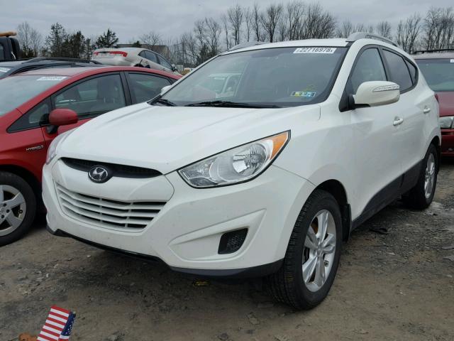 KM8JU3AC8CU389787 - 2012 HYUNDAI TUCSON GLS WHITE photo 2