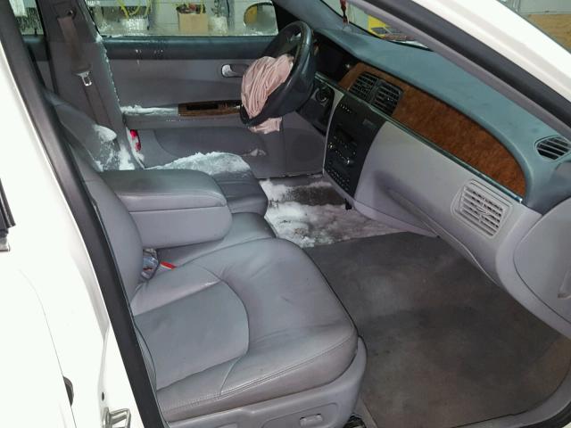 2G4WD532051297643 - 2005 BUICK LACROSSE C WHITE photo 5