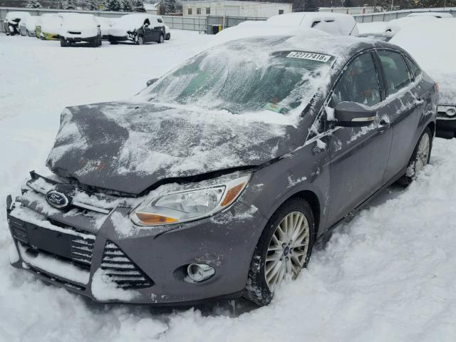 1FAHP3H27CL339661 - 2012 FORD FOCUS SEL GRAY photo 2