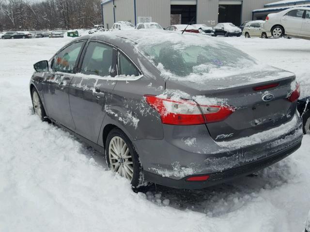 1FAHP3H27CL339661 - 2012 FORD FOCUS SEL GRAY photo 3