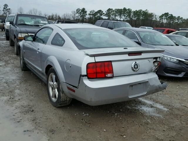 1ZVHT80N195142844 - 2009 FORD MUSTANG SILVER photo 3