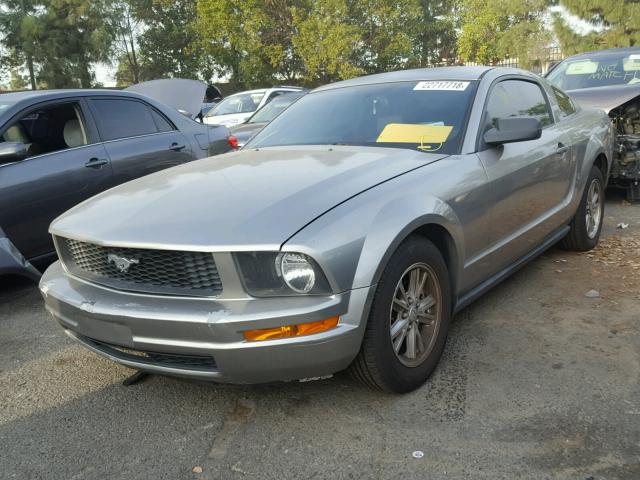 1ZVHT80N085153977 - 2008 FORD MUSTANG SILVER photo 2