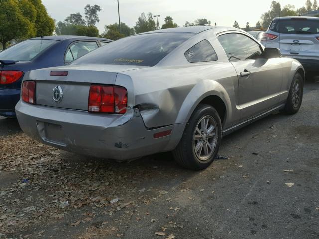 1ZVHT80N085153977 - 2008 FORD MUSTANG SILVER photo 4