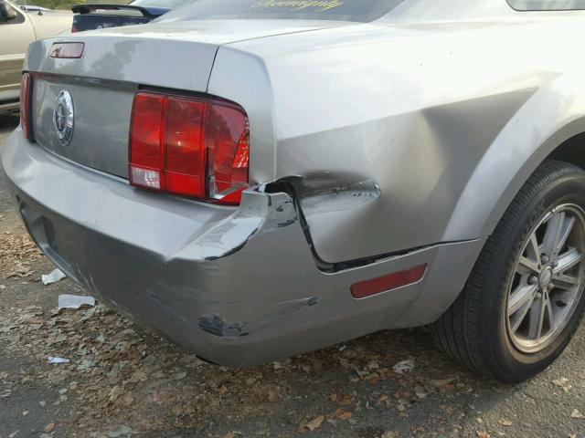 1ZVHT80N085153977 - 2008 FORD MUSTANG SILVER photo 9