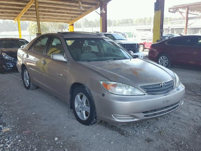 4T1BF32KX2U009917 - 2002 TOYOTA CAMRY LE GOLD photo 1