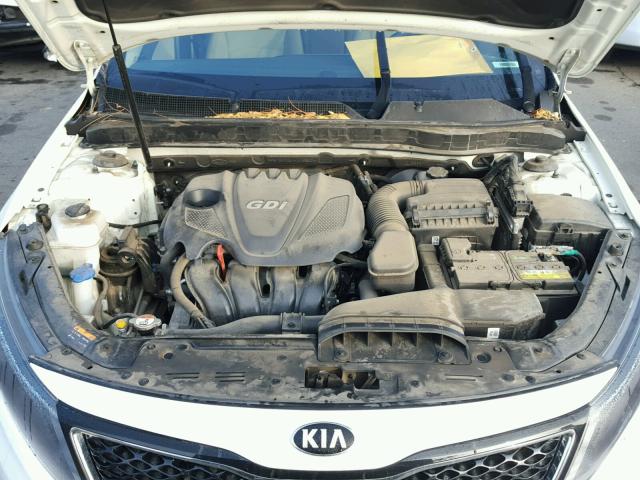 KNAGM4A74F5635706 - 2015 KIA OPTIMA LX WHITE photo 7