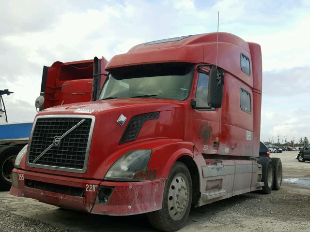 4V4NC9TJ55N387150 - 2005 VOLVO VN VNL RED photo 2