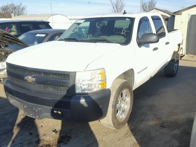 2GCEC13C771612090 - 2007 CHEVROLET SILVERADO WHITE photo 2