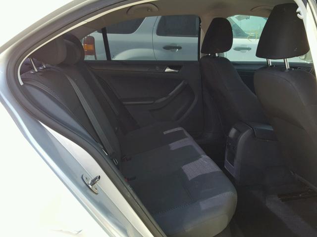 3VW2K7AJ0EM232330 - 2014 VOLKSWAGEN JETTA BASE ვერცხლისფერი ფოტო 6