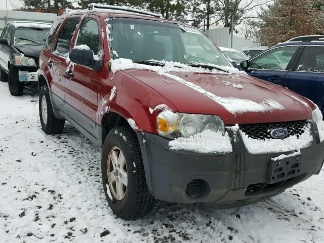 1FMYU02ZX5KD72472 - 2005 FORD ESCAPE XLS RED photo 1