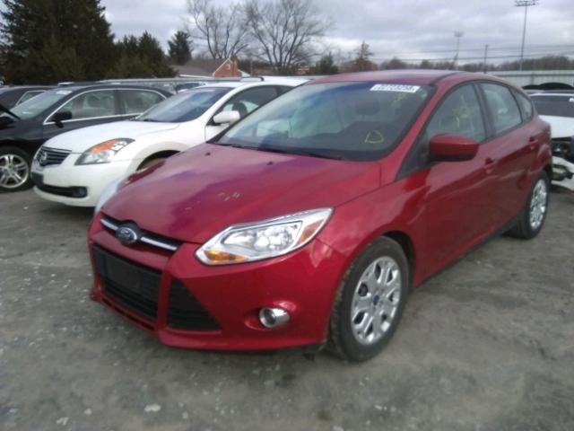 1FAHP3K21CL232694 - 2012 FORD FOCUS SE RED photo 2