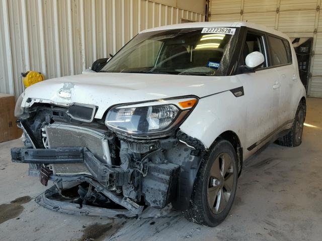 KNDJN2A29E7081550 - 2014 KIA SOUL WHITE photo 2