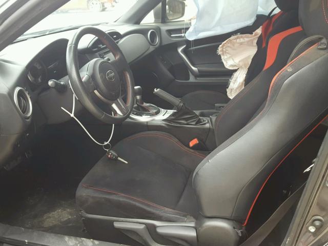 JF1ZNAA11F8703211 - 2015 TOYOTA SCION FR-S ნაცრისფერი ფოტო 5