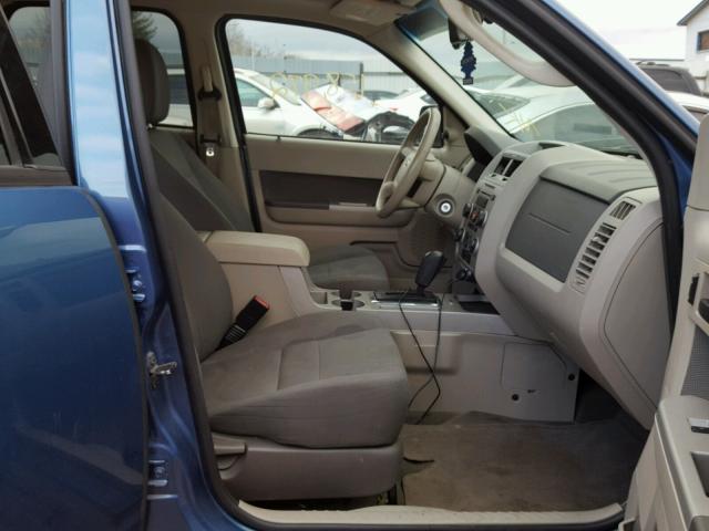 1FMCU03769KD07888 - 2009 FORD ESCAPE XLT BLUE photo 5