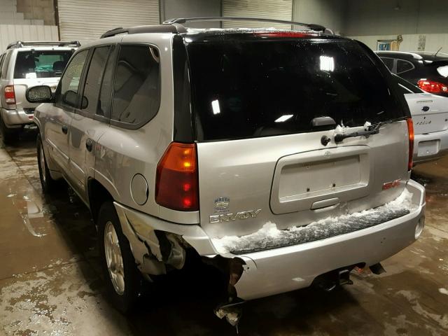 1GKDT13SX42327760 - 2004 GMC ENVOY SILVER photo 3