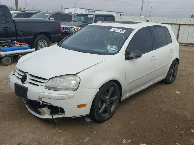 WVWCA71KX8W184634 - 2008 VOLKSWAGEN RABBIT WHITE photo 2