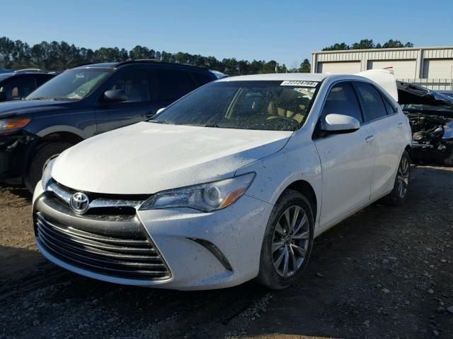 4T4BF1FK1FR512598 - 2015 TOYOTA CAMRY LE WHITE photo 2