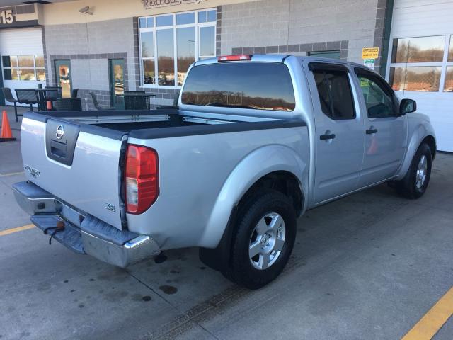 1N6AD07W58C451998 - 2008 NISSAN FRONTIER C GRAY photo 4