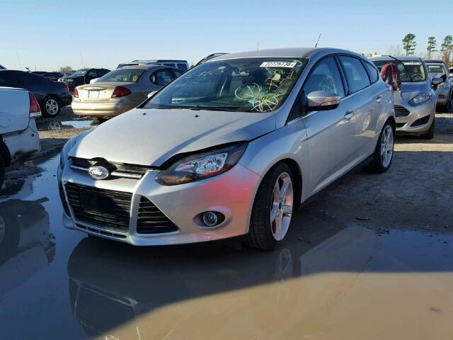 1FADP3N24EL340529 - 2014 FORD FOCUS TITA SILVER photo 2