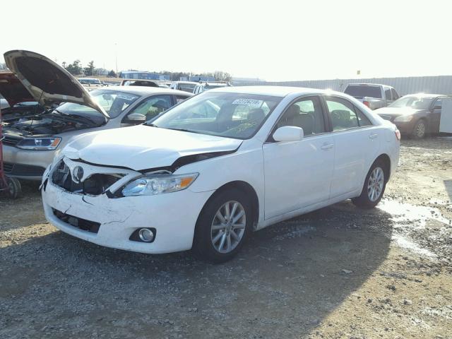 4T1BF3EK2BU742250 - 2011 TOYOTA CAMRY BASE WHITE photo 2