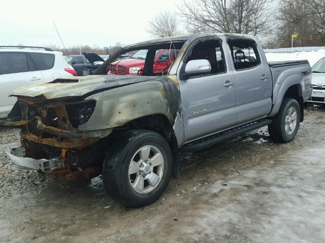 5TFLU4EN3EX086920 - 2014 TOYOTA TACOMA DOU SILVER photo 2